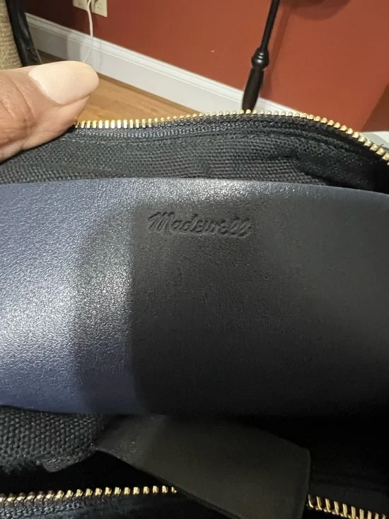 Madewell Essential Curve Shoulder Bag. Navy S - Picture 6 of 16